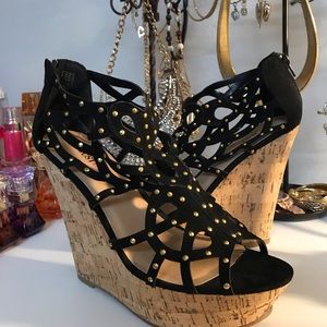*NEW* Black and Gold wedges. Size: 8
